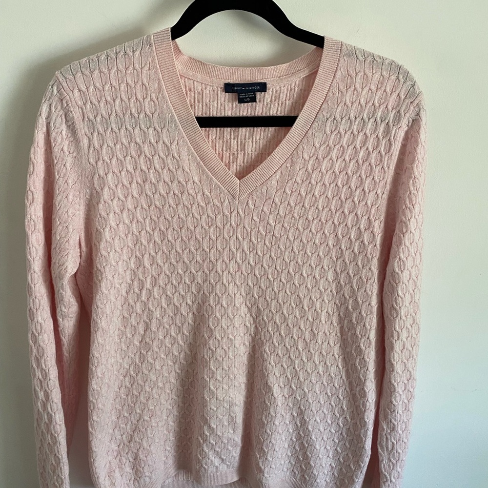 Tommy Hilfiger Women's Large Light Pink V-Neck‎ Sweater Preppy Feminine